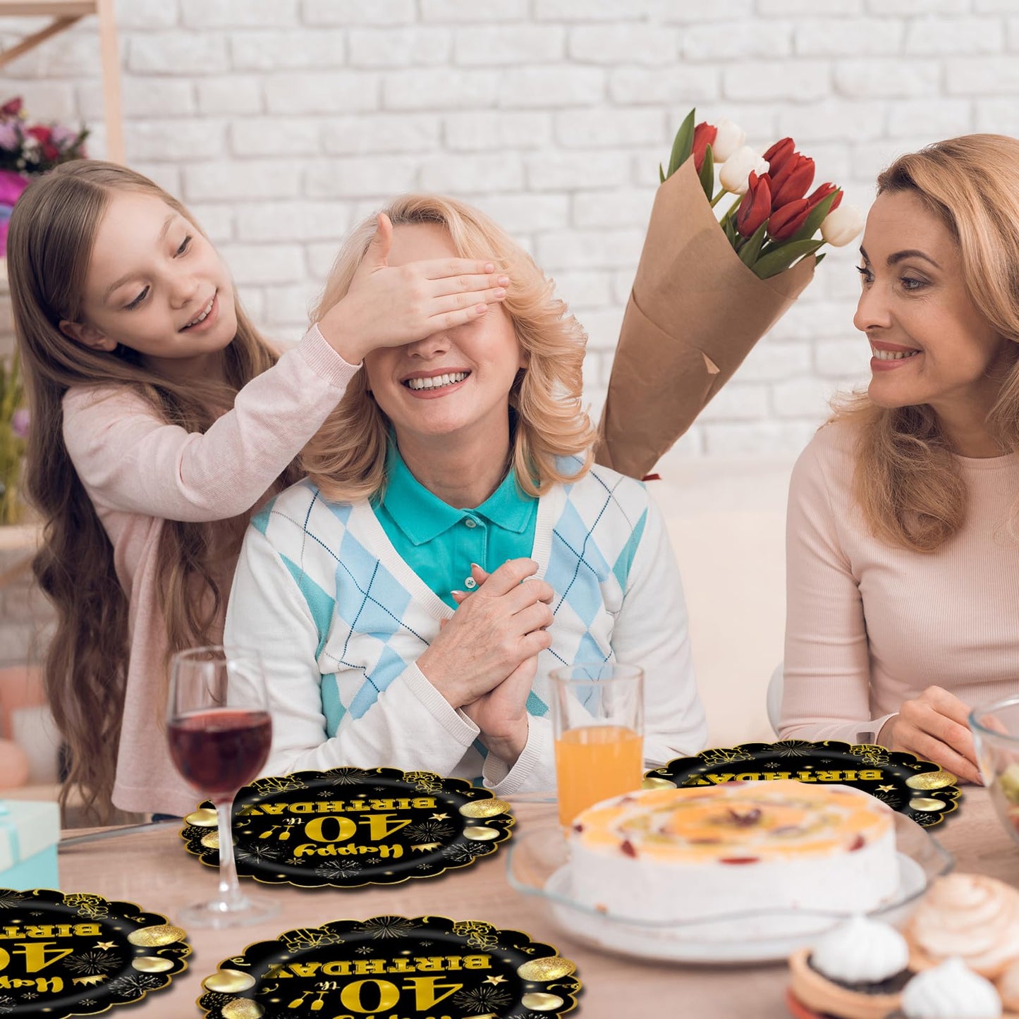 EVYIENEN 50Pcs 60th Birthday Party Paper Plates and Napkins,25 x 7inch Black and Gold Scalloped Dessert Plates Party and 25 x 6.5inch Cocktail Napkins for Birthday Wedding Anniversary Decorations